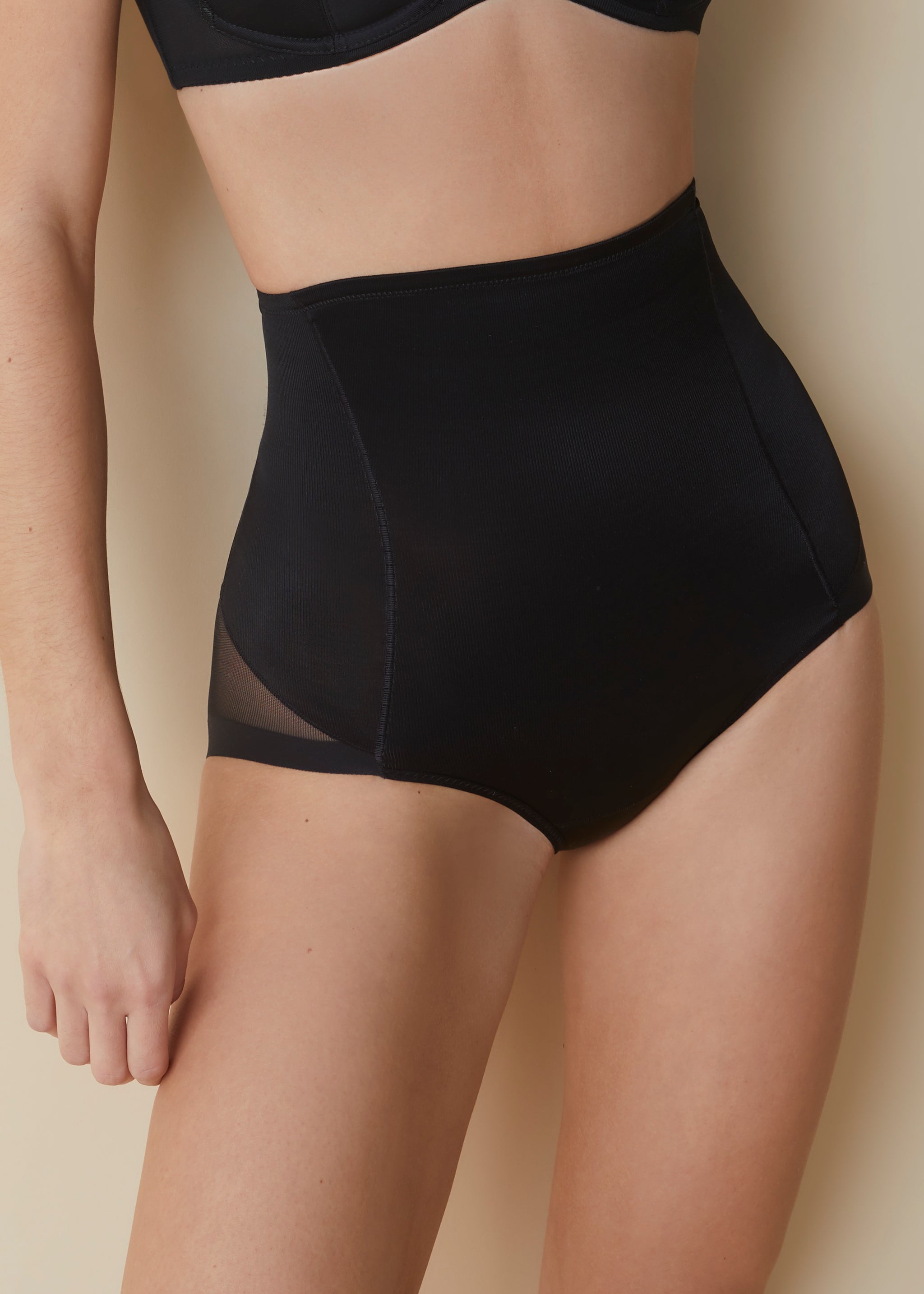 Selene 903 Control: Shaping briefs with transparent sides