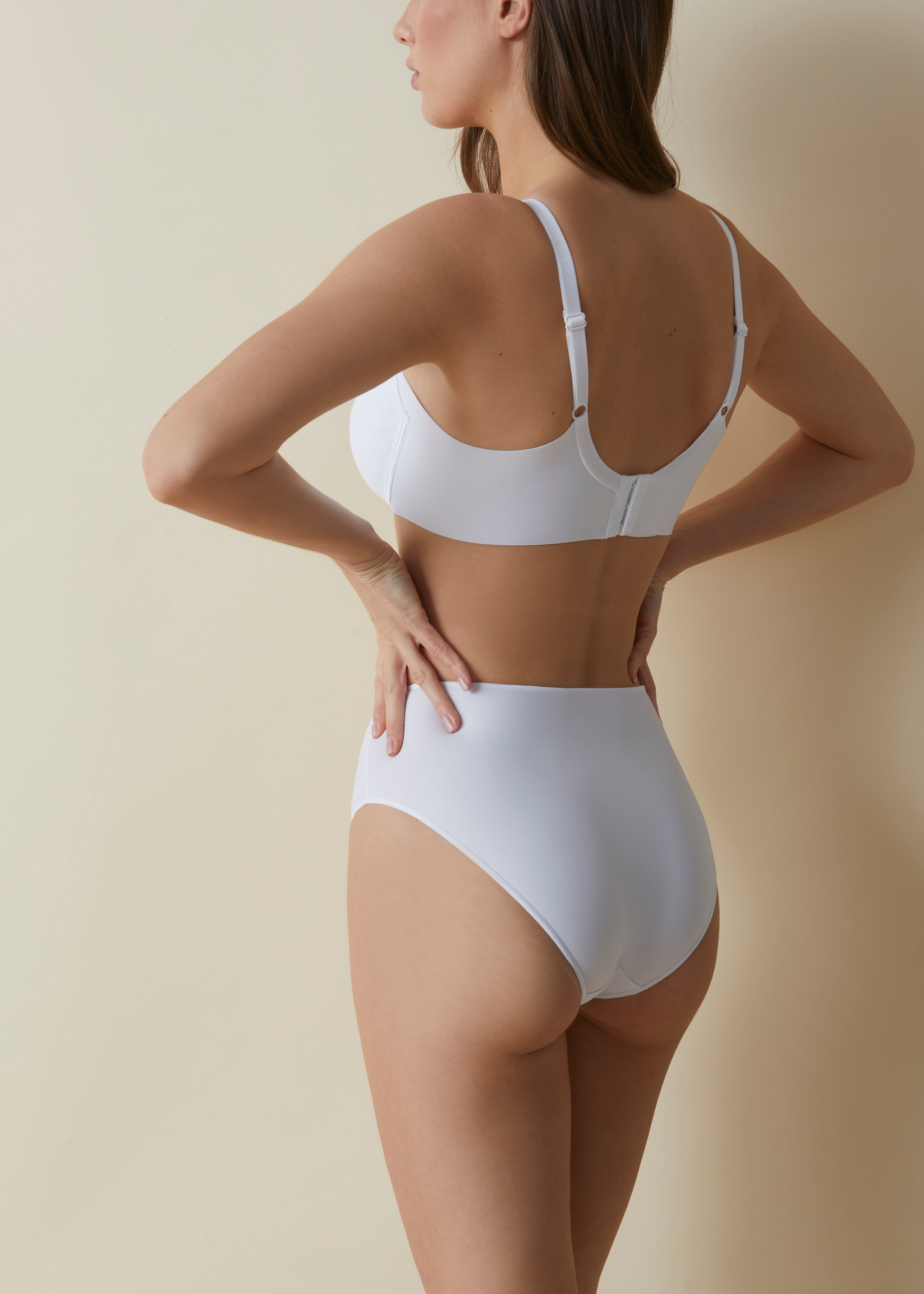 Selene Morella Reggiseno contenitivo con ferretto e fascia alta in taglio laser e cuciture piatte